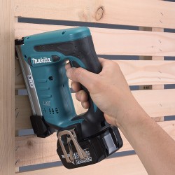 Makita DST221Z...