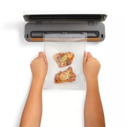 FoodSaver Vacuum sealer...